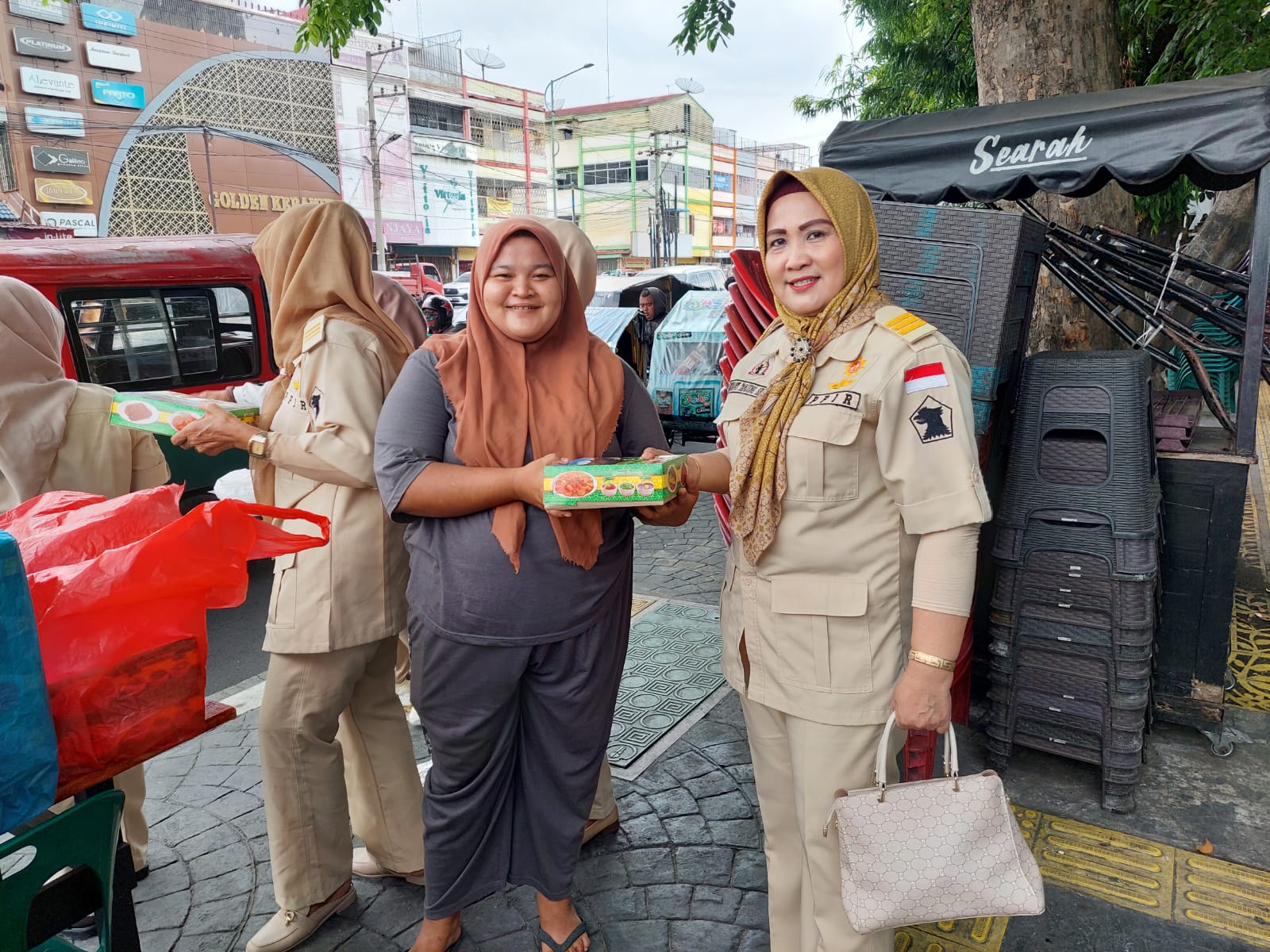 PPIR Srikandi Gerindra Gelar Jumat Berkah di Bulan Syaban, Berbagi dengan Tukang Becak dan Warga Sekitar