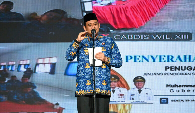Serahkan 248 SK Penugasan Kepala Sekolah, Gubernur Sumut Bobby Nasution Ingatkan Jangan Ada Pungli