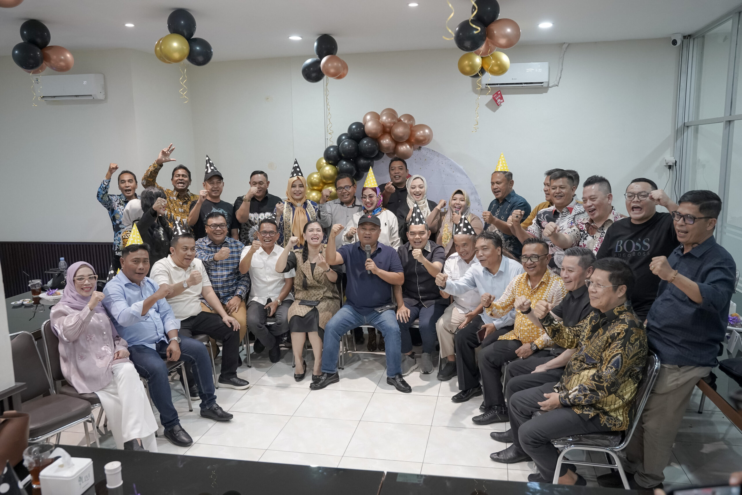 Bunda Yin Rayakan Ulang Tahun Pemimpin Daerah dan Wakil Rakyat, Tegaskan Pengabdian Harus Dijalani dengan Hati