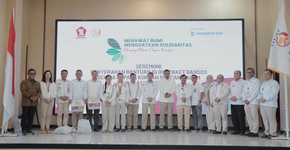 Didampingi Gubernur Sumut, Bunda Yin  Serahkan Bantuan Gerindra untuk Korban Banjir