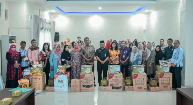 Wali Kota Padangsidimpuan Bersama Pemprov Sumut Salurkan Bantuan Sosial UEP Tahun 2025