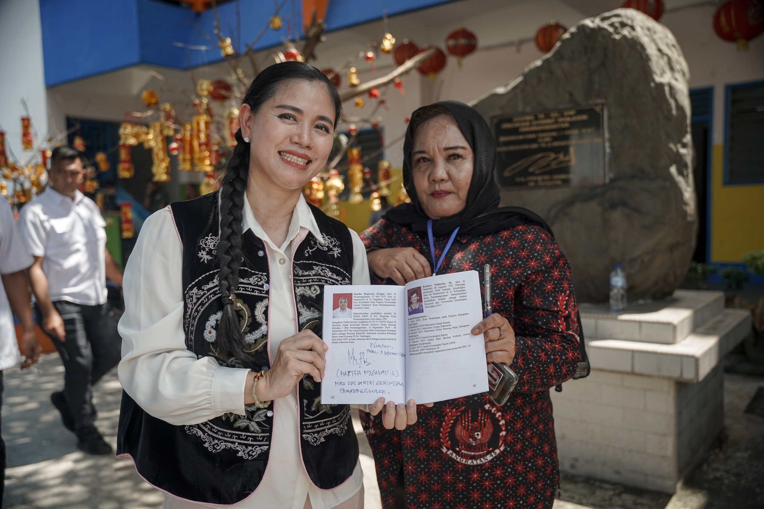 Bunda Yin Terima Buku Sejarah Perjuangan Pematang Siantar, Ajak Masyarakat Jaga Warisan Bangsa
