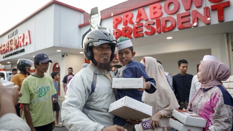 Warga Berterima Kasih, Gerindra Sumut Konsisten Tebar 1.000 Paket Takjil Setiap Hari