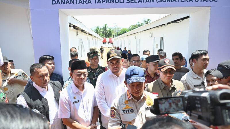 Gubernur Bobby Nasution Dampingi Mendagri Resmikan Huntara dan Penyerahan Bantuan Dana Tunggu Hunian di Tapsel