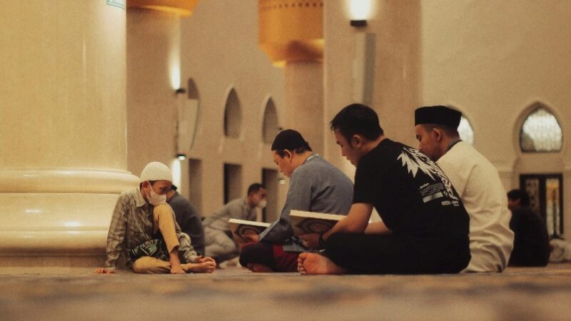 10 Amalan di Bulan Suci Ramadan yang Pahalanya Berlipat Ganda, Nomor 7 Jarang Dilakukan!