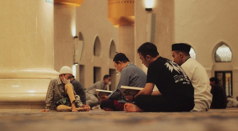 10 Amalan di Bulan Suci Ramadan yang Pahalanya Berlipat Ganda, Nomor 7 Jarang Dilakukan!