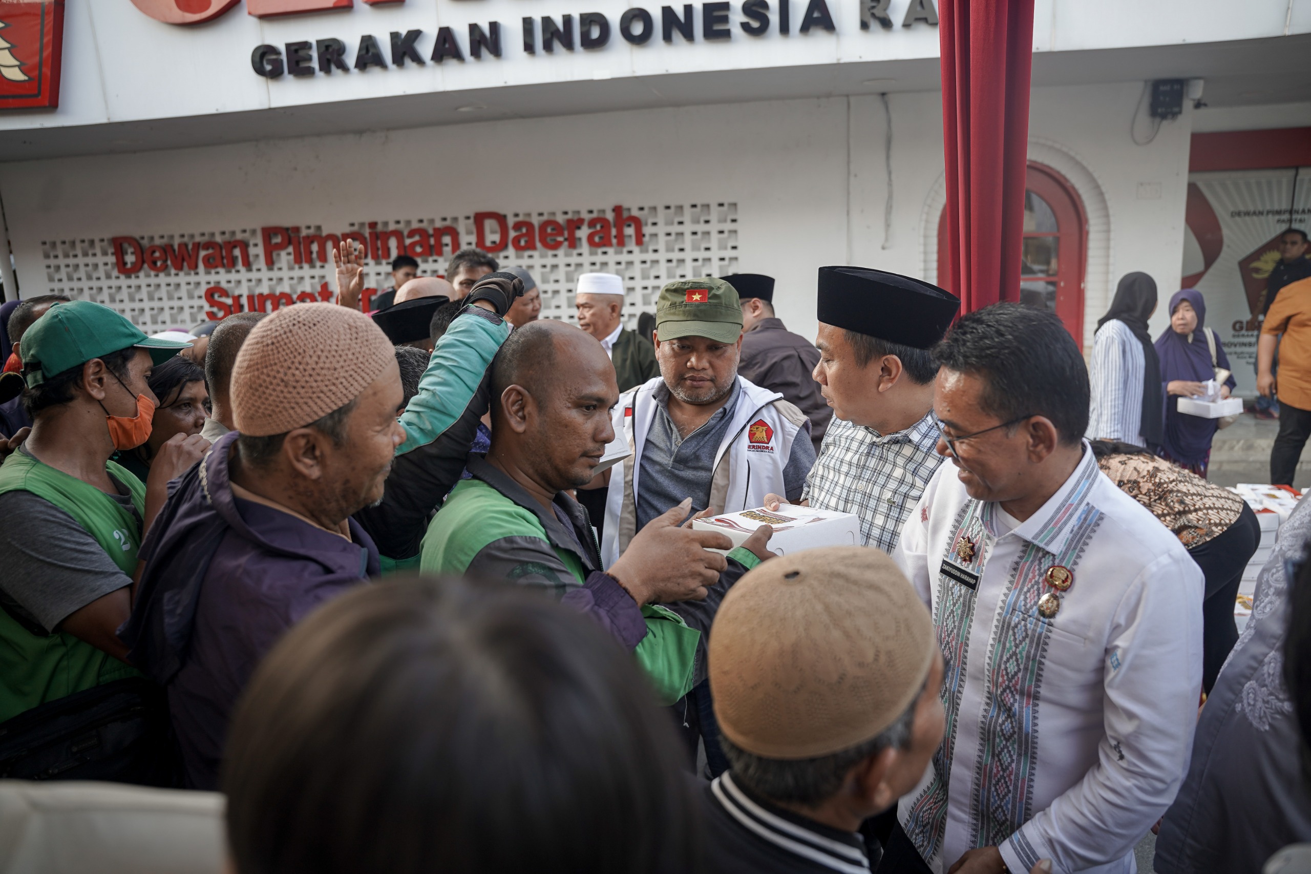 Gerindra Sumut Berbagi Takjil Hari ke-2 Ramadhan 1447 H, Sasar Masyarakat hingga Ojek Online