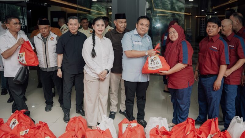 Bunda Yin Pimpin Gerindra Sumut Bagikan Sembako di DPRD Medan, Libatkan Berbagai Relawan