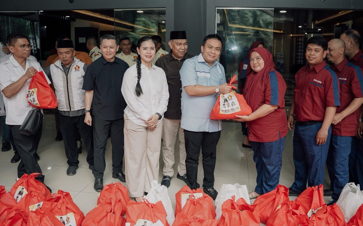 Bunda Yin Pimpin Gerindra Sumut Bagikan Sembako di DPRD Medan, Libatkan Berbagai Relawan