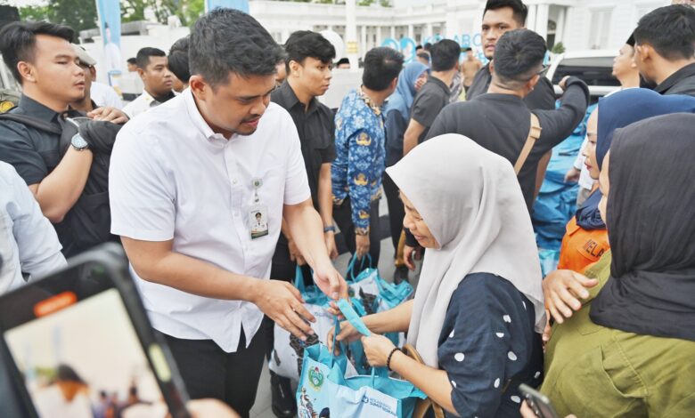 Bobby Nasution Bagikan THR untuk Warga, Sasar Pekerja Informal di Medan
