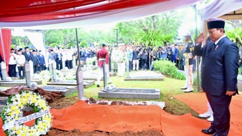Presiden Prabowo Pimpin Upacara Pemakaman Wakil Presiden ke-6 RI Try Sutrisno di TMP Kalibata