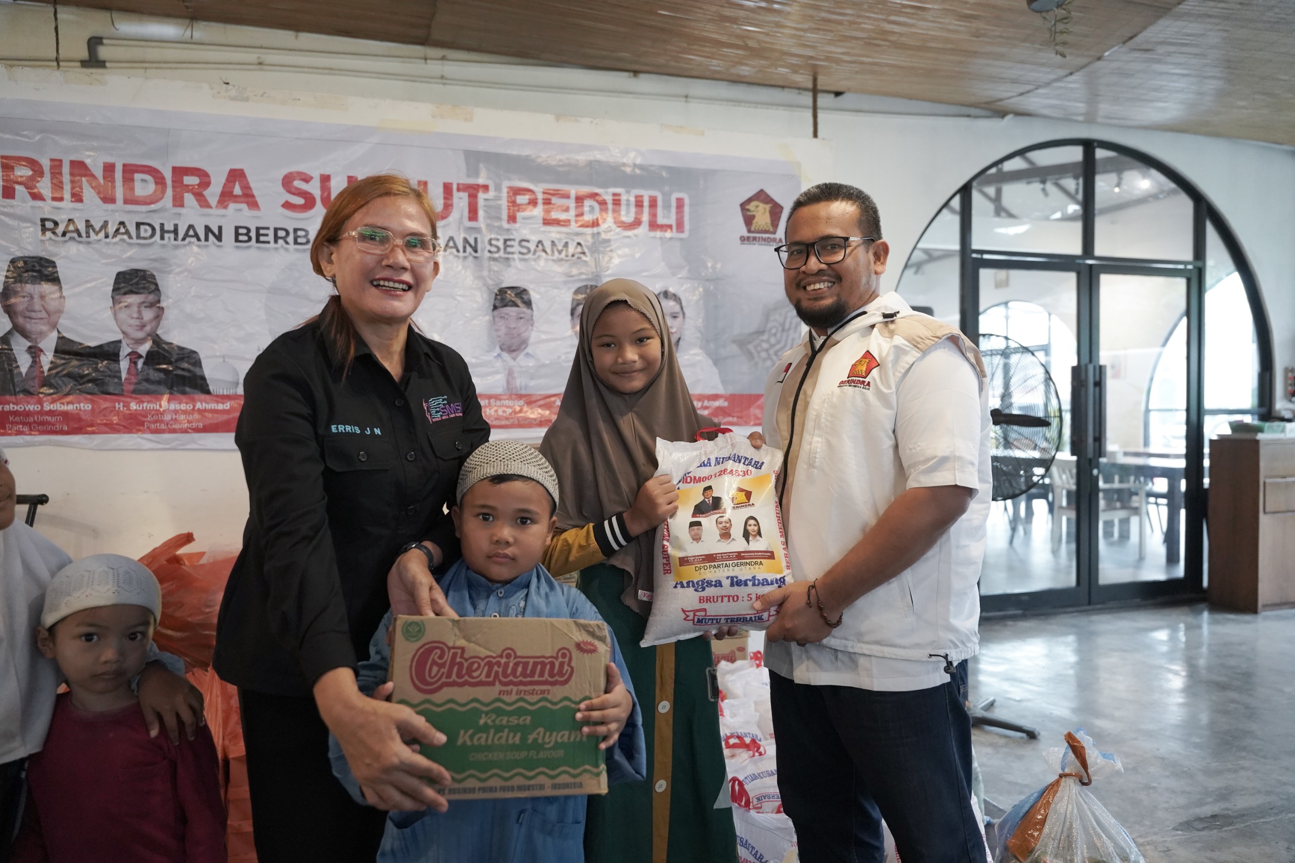 Buka Puasa Bersama SMSI Sumut, Muhri Fauzi Hafiz Ikut Santuni Anak Yatim dan Hadiri Pelantikan Forum Pemred
