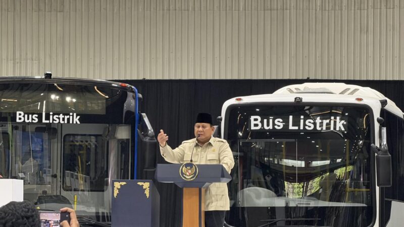Presiden Prabowo Resmikan Pabrik Perakitan Kendaraan Listrik, Mensesneg: Transformasi Indonesia Menuju Energi Terbarukan