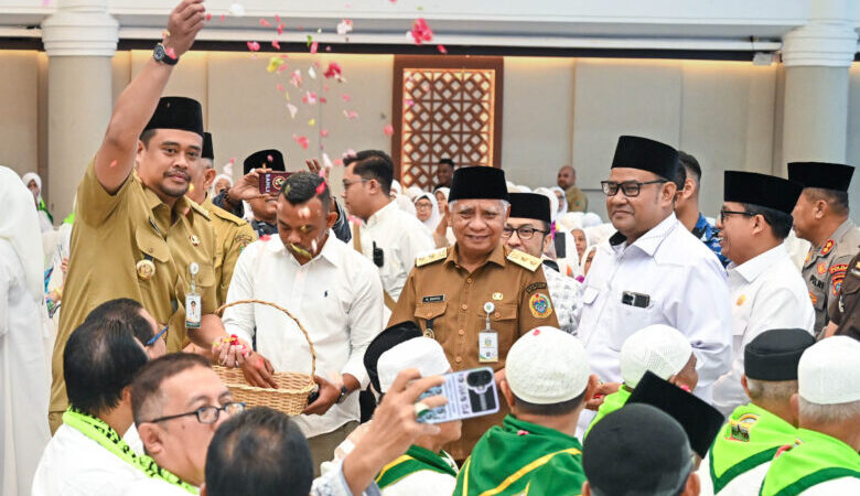 Tepung Tawari Calon Jemaah Haji, Bobby Nasution: Jaga Kesehatan, Kekompakan, dan Nama Baik Sumut