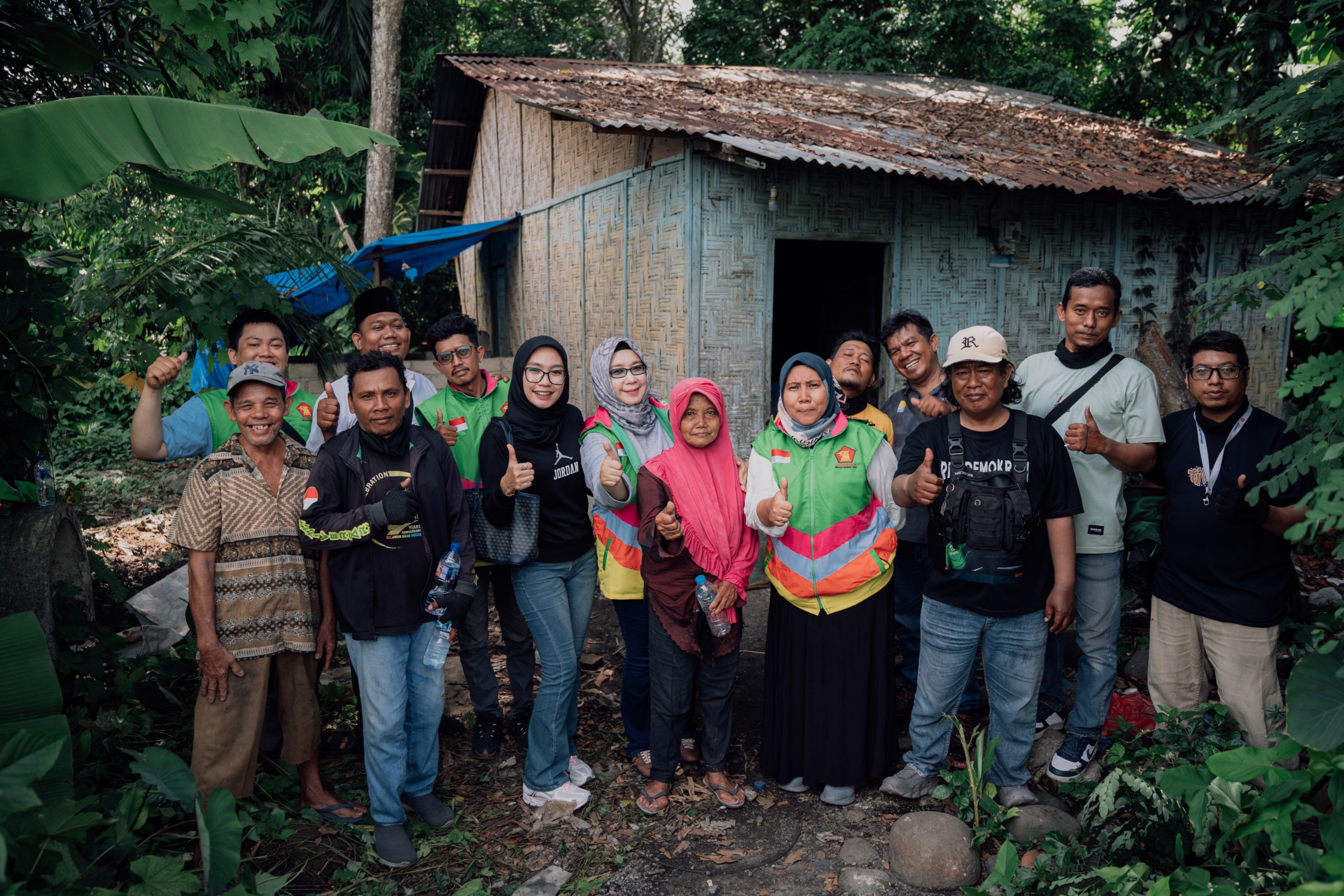 Kepedulian Sosial Mengalir, KOJIRA dan YHENI Bantu Nenek Megawati yang Hidup Sendiri