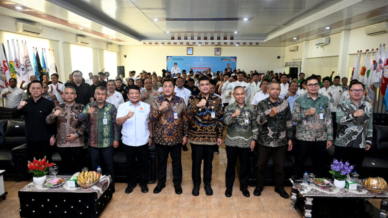 Serahkan Tali Asih Peraih Medali SEA Games, Gubernur Bobby Nasution Sebut Atlet Berprestasi Titik Awal Indonesia Emas 2045