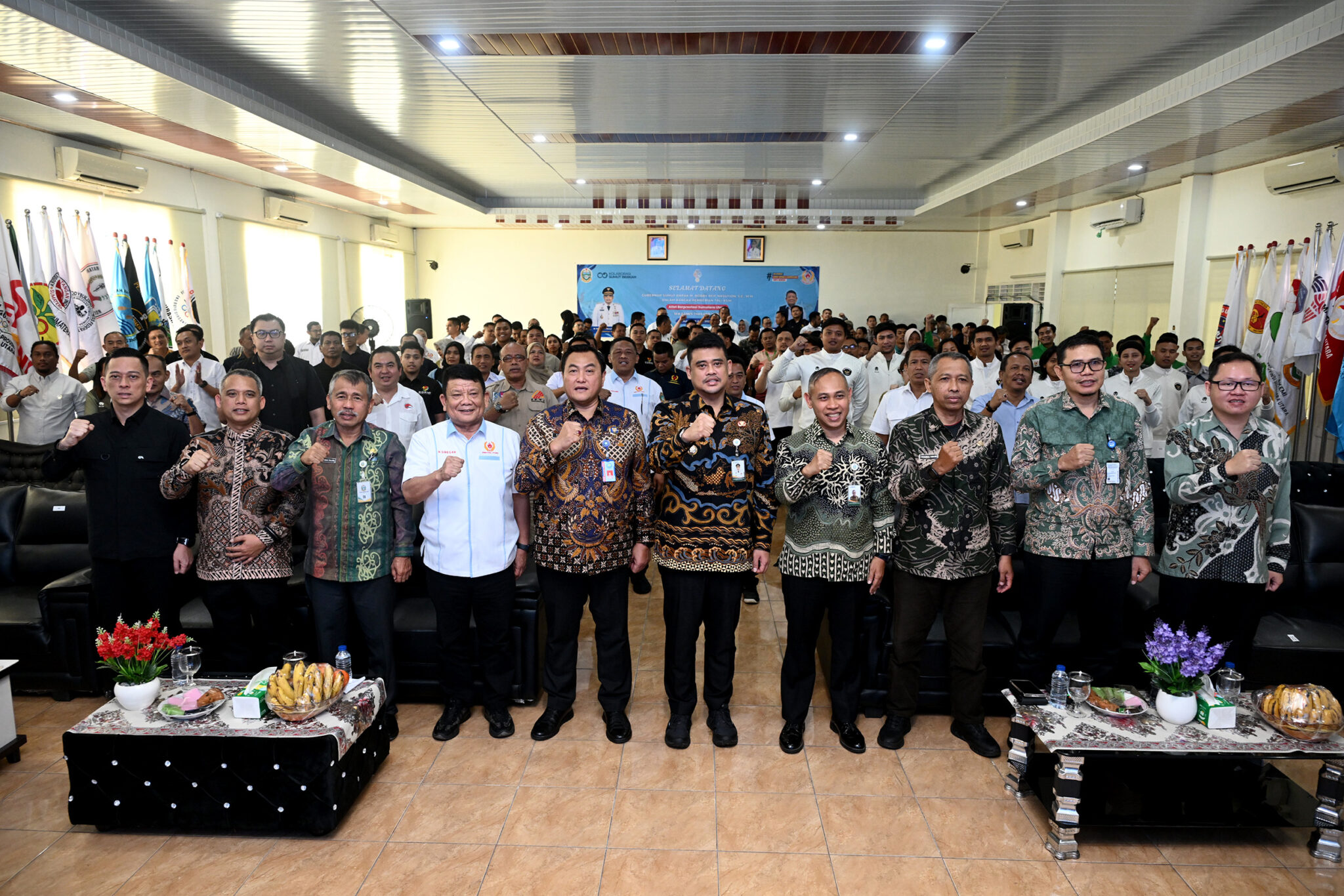 Serahkan Tali Asih Peraih Medali SEA Games, Gubernur Bobby Nasution Sebut Atlet Berprestasi Titik Awal Indonesia Emas 2045