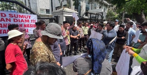 Gusmiyadi Menerima Aksi Unras Petani Bawang Sumut Demo DPRD, Desak Tindak Tegas Impor Ilegal dan Evaluasi Pejabat Terkait