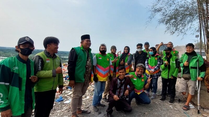 KOJIRA Tunjukkan Kepedulian Sosial, Bagikan Nasi Bungkus untuk Petugas dan Anak-anak di Marelan Pasar 5