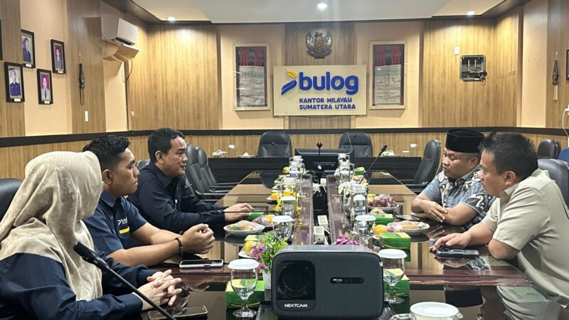 Didampingi Zulkarnaen, Sugiat Santoso Cek Stok Beras dan Minyak Goreng di Sumatera Utara