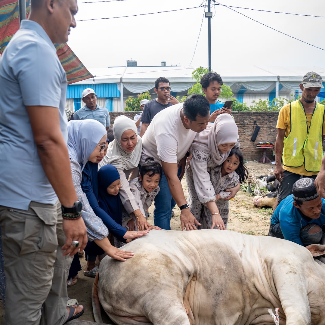 Ketua DPD Gerindra Sumut Ade Jona Prasetyo Potong Hewan Qurban Bersama Keluarga di Idul Adha 1447 H