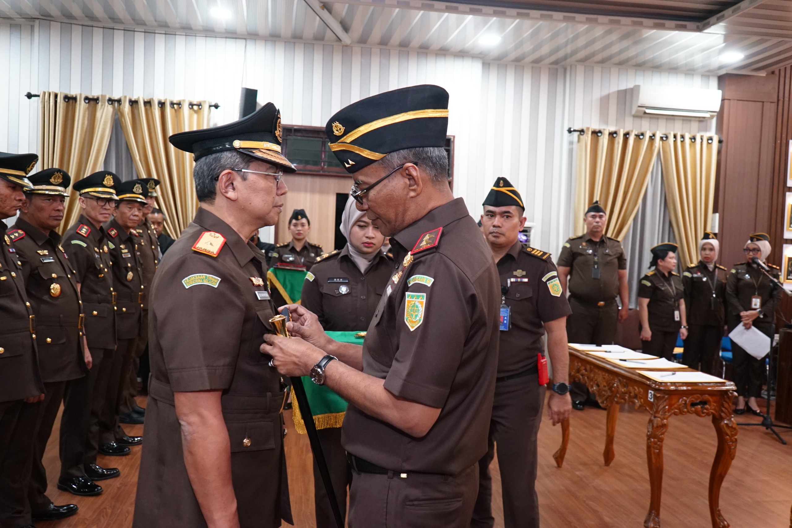 Kajati Sumut Lantik Wakajati, Aspidum hingga Tujuh Kajari, Tekankan Integritas dan Nurani dalam Penegakan Hukum