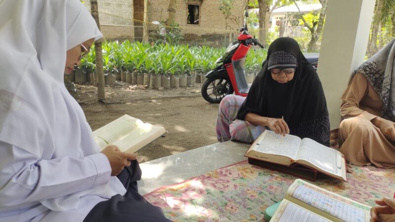 Sentuhan Spiritual Penyuluh Agama Sipispis, Dampingi Ibu – Ibu Lansia Belajar Al Qur’an