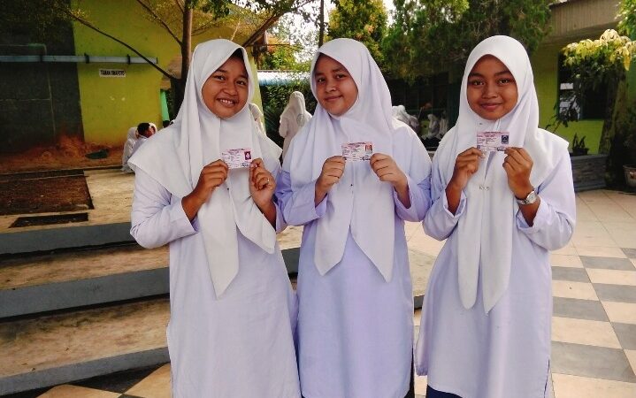 Bahagianya Siswa MTsN 1 Langkat Terima KIA