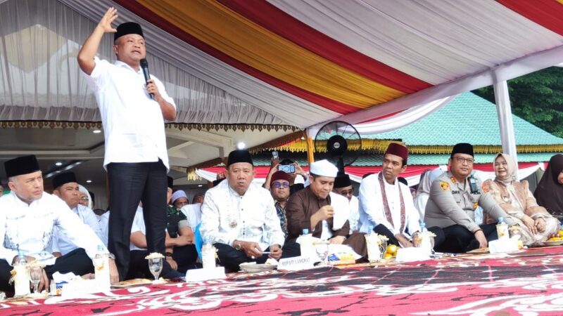 Wakil Ketua Komisi XIII DPR RI Sugiat Santoso Hadirkan UAS, Ribuan Umat Penuhi Alun-alun Stabat Langkat