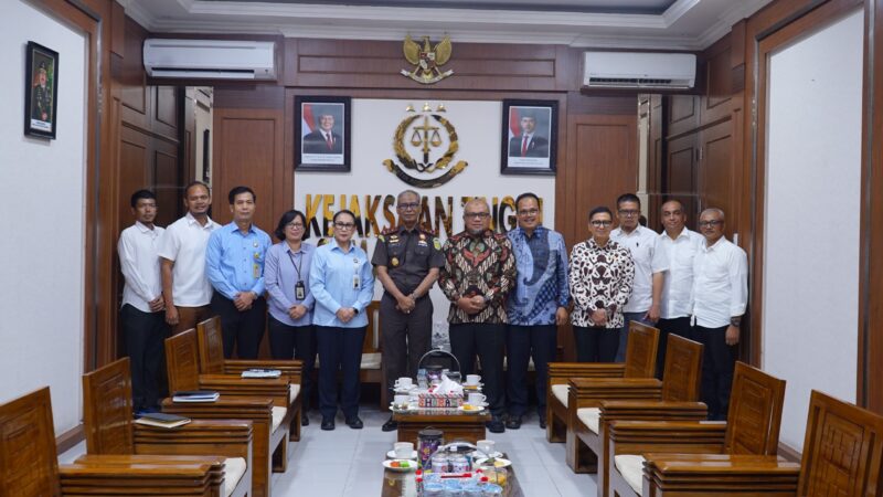 Perkuat Sinergi Penegakan Hukum, Pimpinan PTPN I dan PTPN IV Temui Kajati Sumut