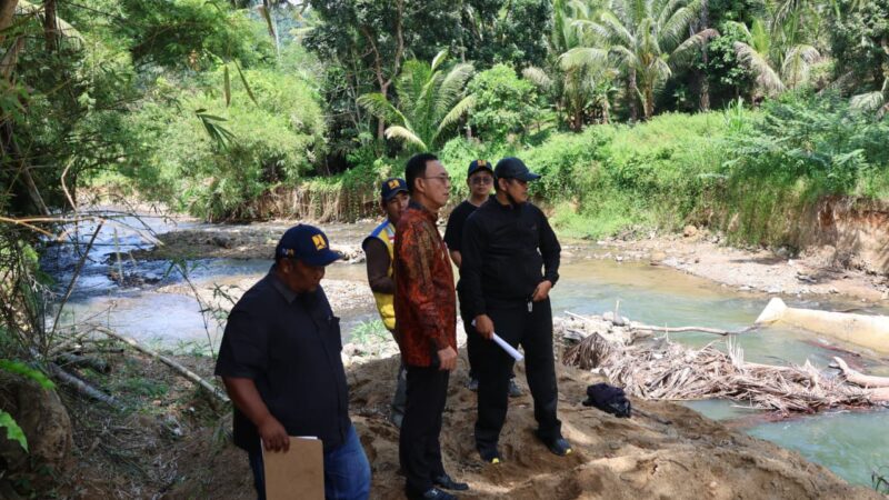 Tinjau Dampak Banjir dan Longsor di Sibongbong, Bupati Gus Irawan Pastikan Perbaikan Irigasi dan Normalisasi Sungai Segera Dilaksanakan