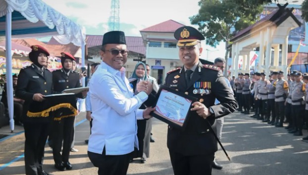 Wali Kota Padangsidimpuan Bersama Forkopimda Hadiri Upacara HUT Bhayangkara ke-80.