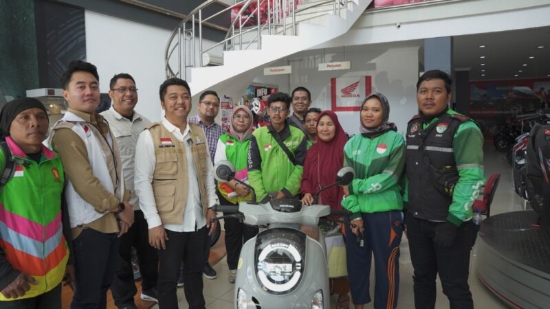 Kisah Haru Driver Ojol Tunarungu di Medan, Motor Hilang Usai Kecelakaan Diganti Anggota DPR RI Ade Jona Prasetyo