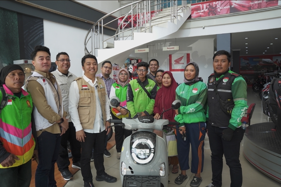 Kisah Haru Driver Ojol Tunarungu di Medan, Motor Hilang Usai Kecelakaan Diganti Anggota DPR RI Ade Jona Prasetyo