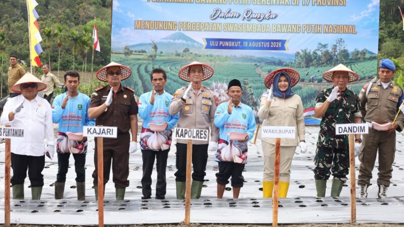 Dukung Program Ketapang Presiden Prabowo, Wabup Atika Turun ke Ladang