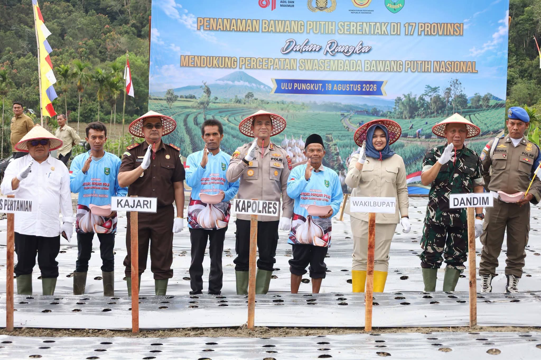 Dukung Program Ketapang Presiden Prabowo, Wabup Atika Turun ke Ladang