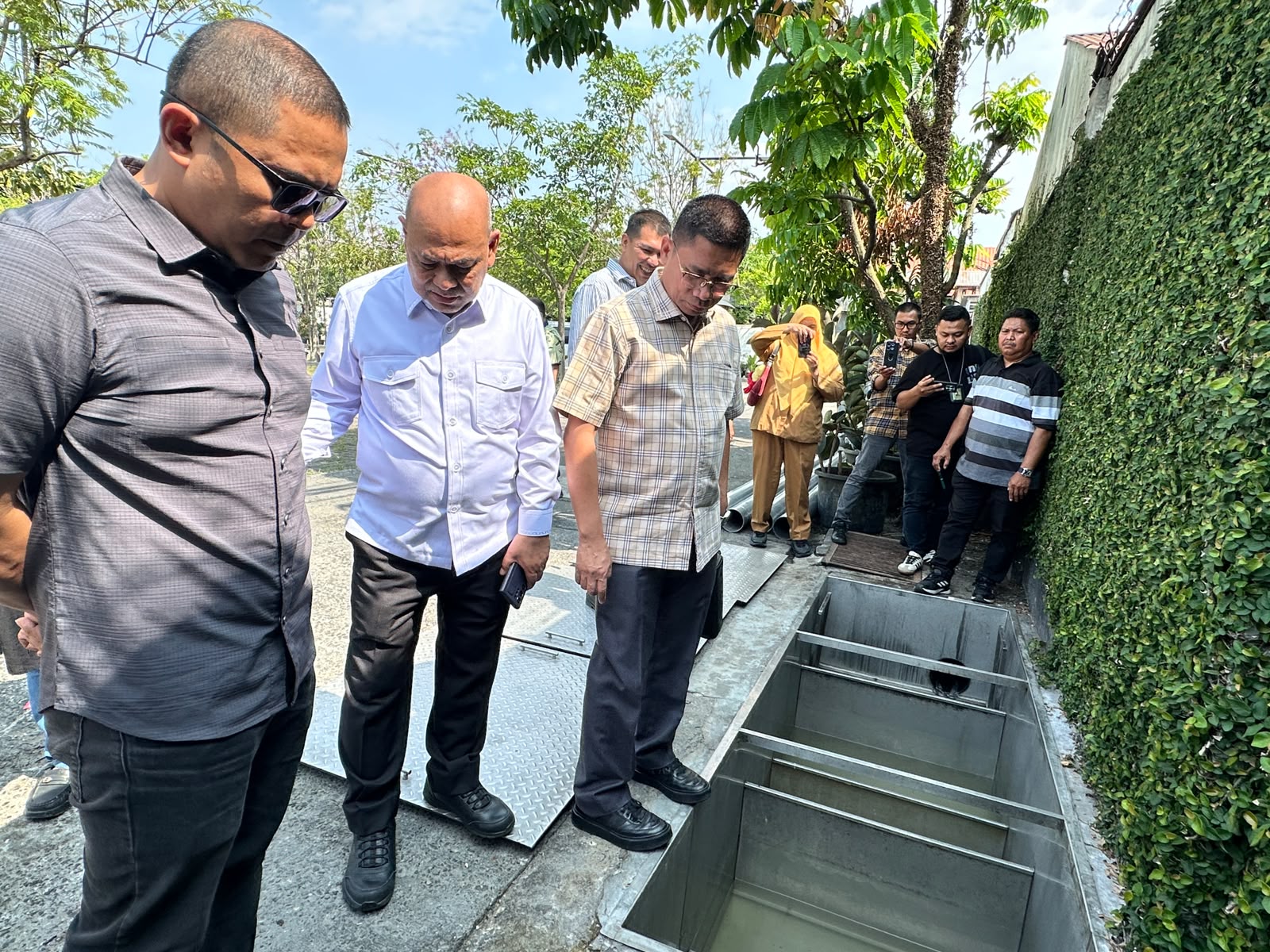 Restoran Lembur Kuring Medan Diduga Buang Limbah ke Drainase Sejak Berdiri, Komisi D DPRD Sumut Geram