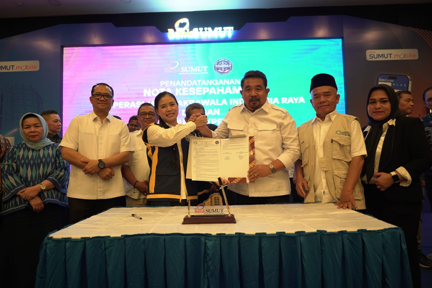 Tanda Tangan MoU dengan CAKRA, Haji Suratman Siapkan 1.000 Anggota LMP MBG Menjadi Anggota Koperasi