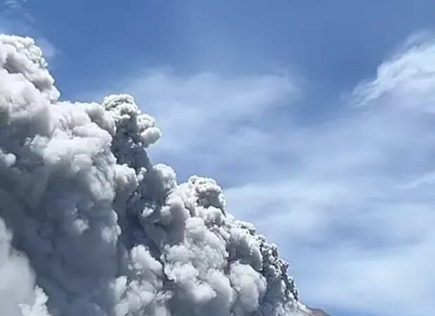 Gunung Sinabung Erupsi, BPBD Sumut Koordinasi dengan Pos Pengamatan