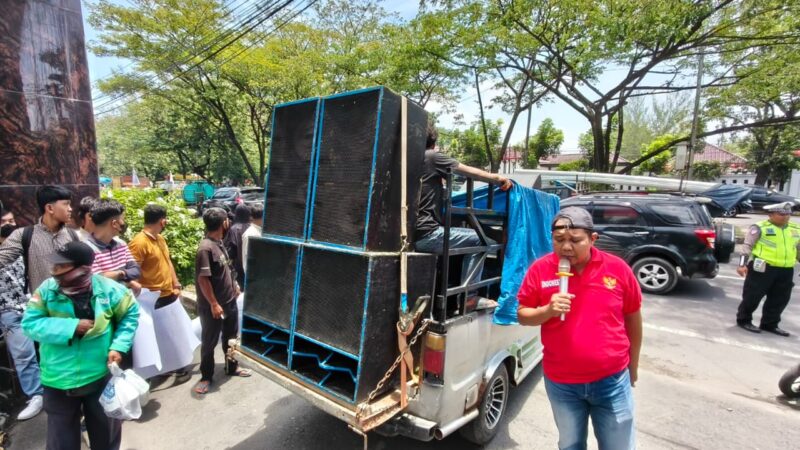 Puluhan Massa DPP RAJA Demo Kejati Sumut, Desak Usut Dugaan Mark Up Pembelian Eks Rumah Singgah Covid-19 di Siantar