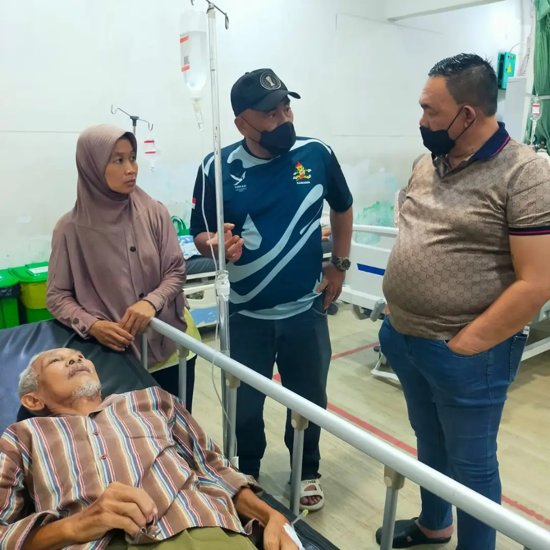 Dahnil Ginting Bergerak Bantu Warga Sampali Pengidap Tumor di Usia Senja