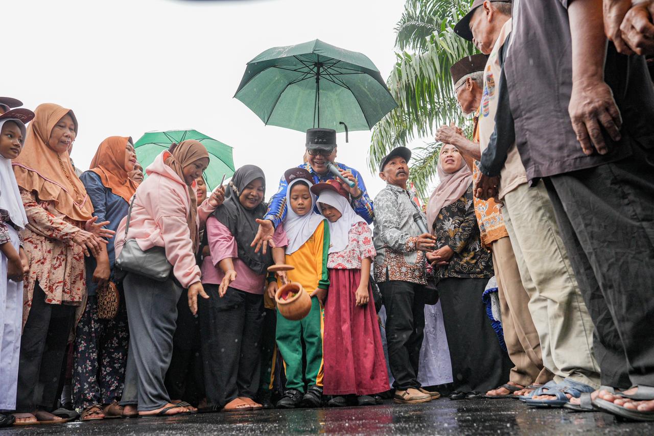 81 Tahun Menanti, Jalan Desa Tandem Hilir II-Deli Serdang Akhirnya Diaspal
