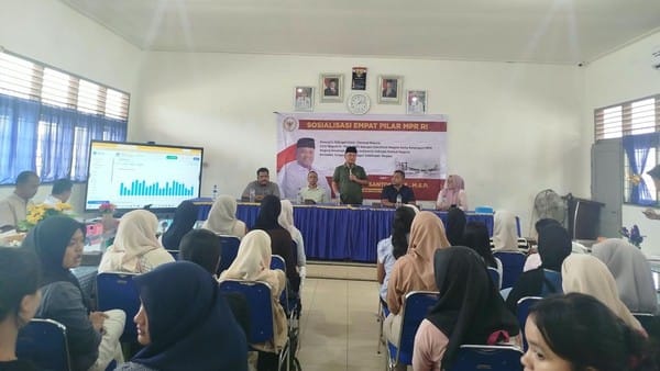 Sugiat Santoso Buat Bimbel Gratis Setahun untuk Pelajar SMA di Langkat