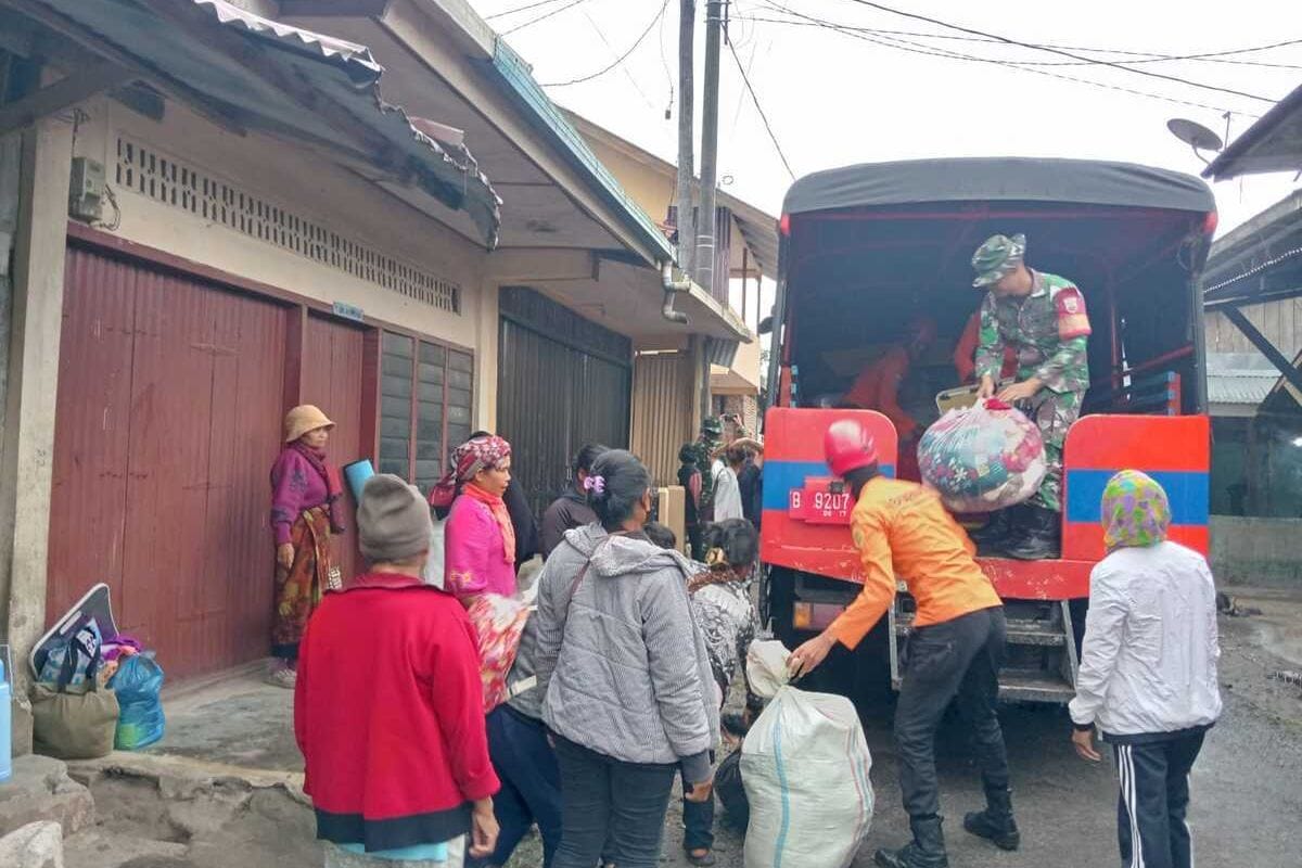 Rekomendasi Zona Bahaya Menurun Jadi 5 KM, Pengungsi Dampak Erupsi Gunung Sinabung Dipulangkan