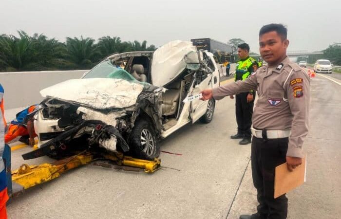 Innova Tabrak Truk Tangki di Tol Medan-Tebingtinggi, Warga Simalungun Tewas