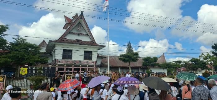 Iuran Melonjak dari Rp800.000 Jadi Rp2,8 Juta, 300 Pedagang Pasar Sidikalang Demo
