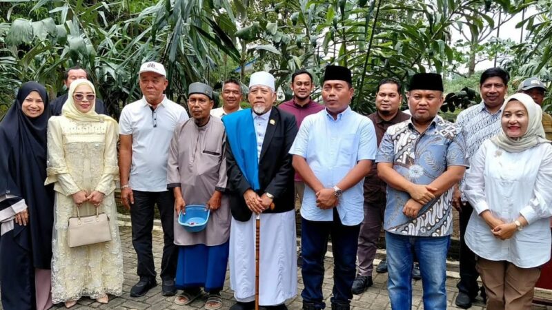 Lom Lom Suwondo Dorong Pondok Pesantren Al-Hidayah di Kutalimbaru Kembangkan Bawang Merah