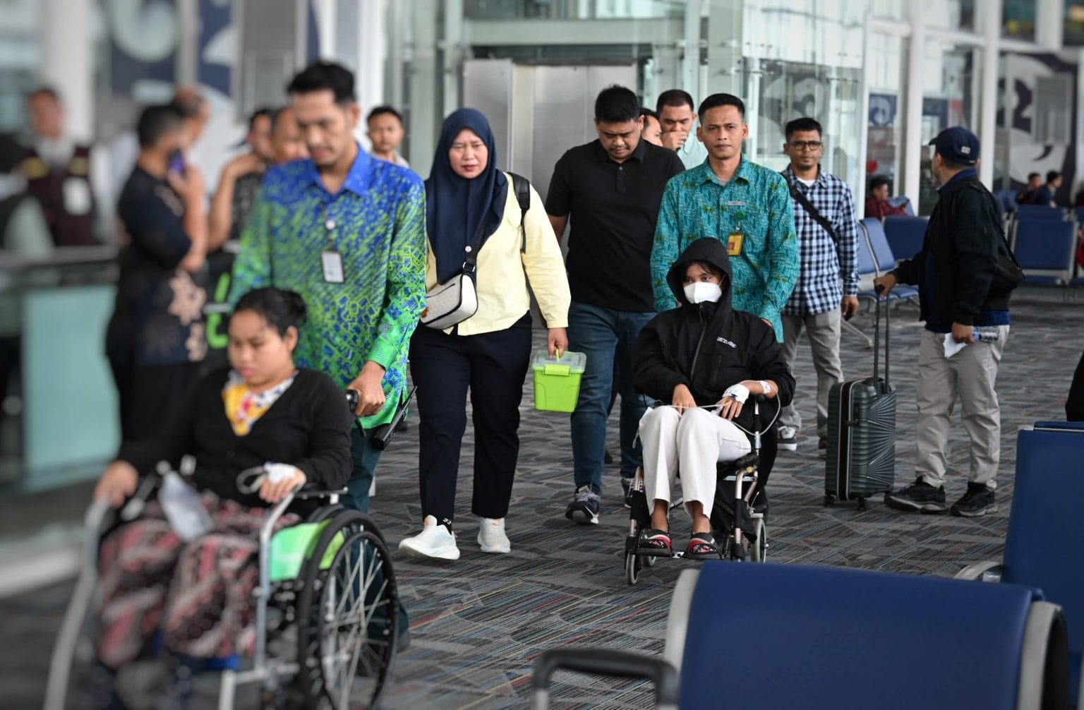 Gubernur Sumut Berangkatkan Pasien Terduga Korban MBG Karo ke RSCM Jakarta