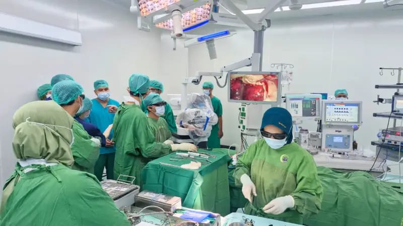 RSUP H Adam Malik Dampingi Operasi Perdana Clipping Aneurisma di RSU Haji Medan