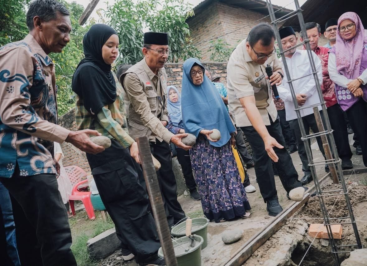 Bupati Deli Serdang Letakkan Batu Pertama Pembangunan Rumah Tidak Layak Huni di Lubuk Pakam dan Pantai Labu